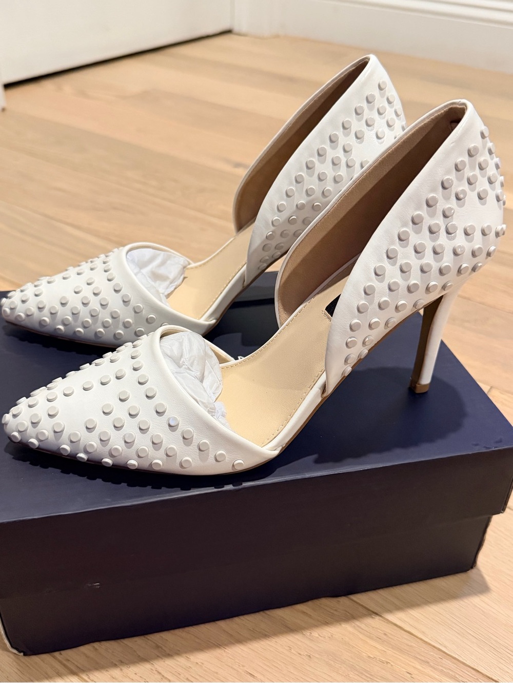 ❤️❤️ French Connection White D'Orsay Pointed- Toe Studded Heels size 9